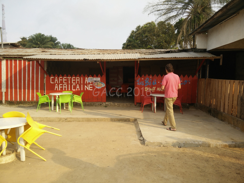 Restaurant à Mandji